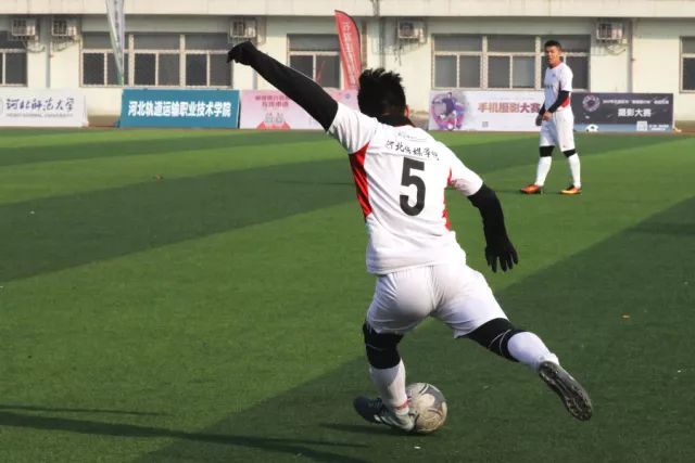 沃特斯17分拉科赛维奇空砍50+18 广东险胜吉林